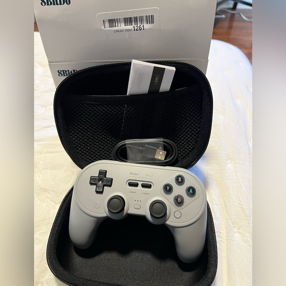 8BitDO pro 2 Bluetoothth gamepad with a protective Travel Cases